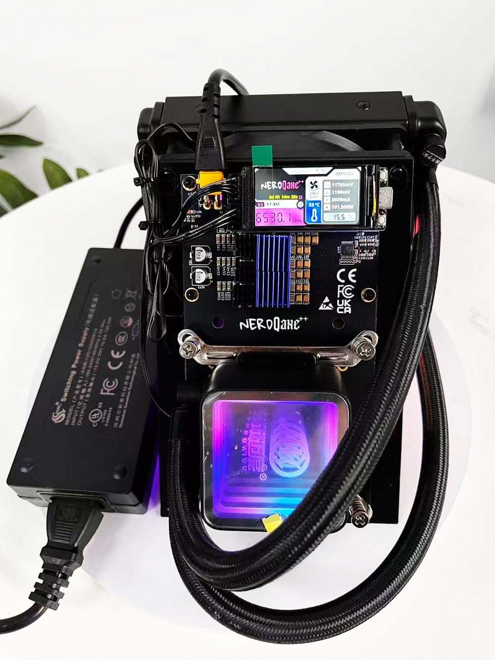 NerdQaxe++ Asic Miner 4.8Th/S Mineur Bitcoin Solo Puissant Avec Alimentation et Support Mineur à Domicile Mineur de loterie (refroidissement par EAU)